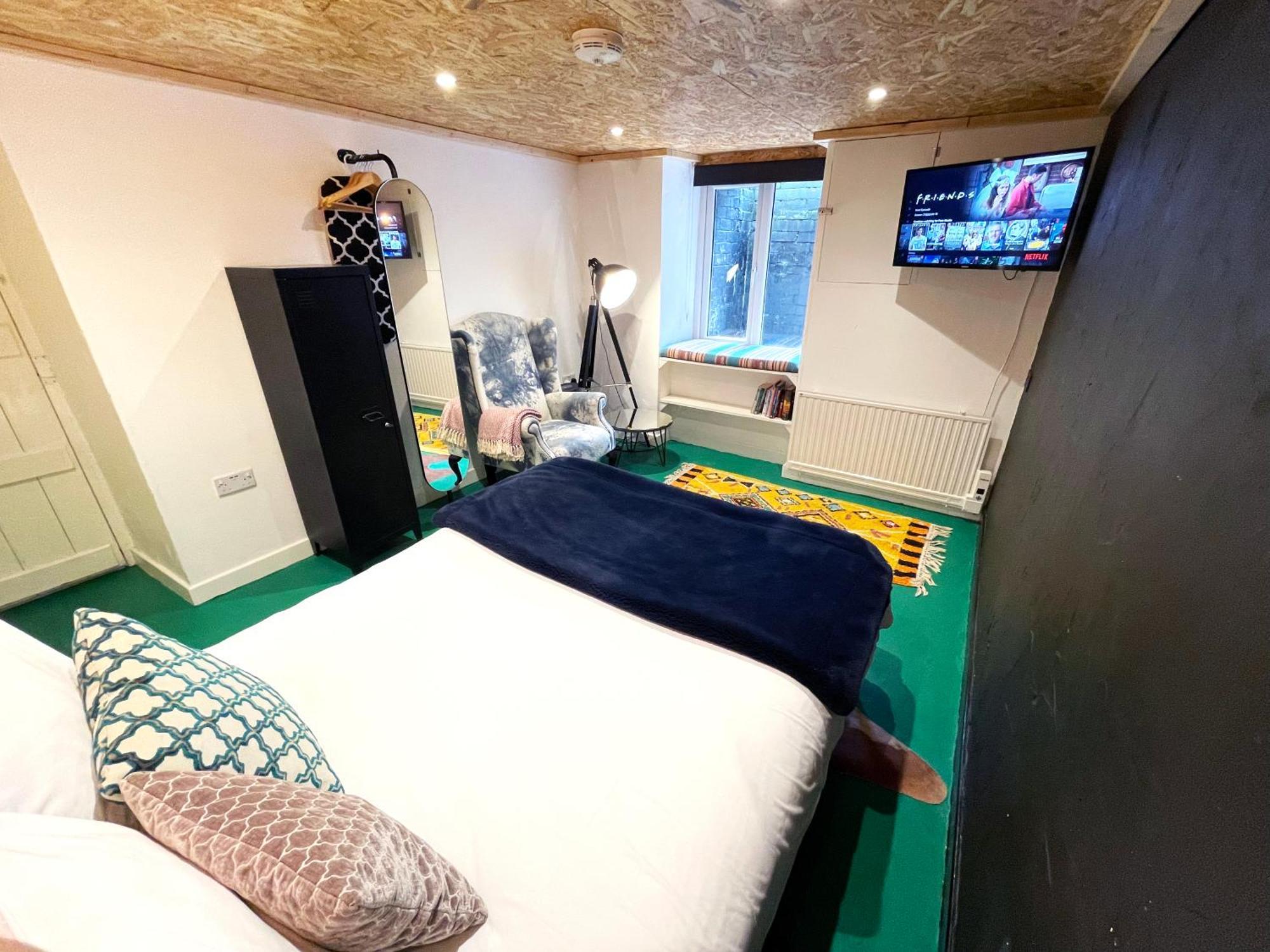 Fern Studio 1 Bedroom Apartment Лланголлен Экстерьер фото